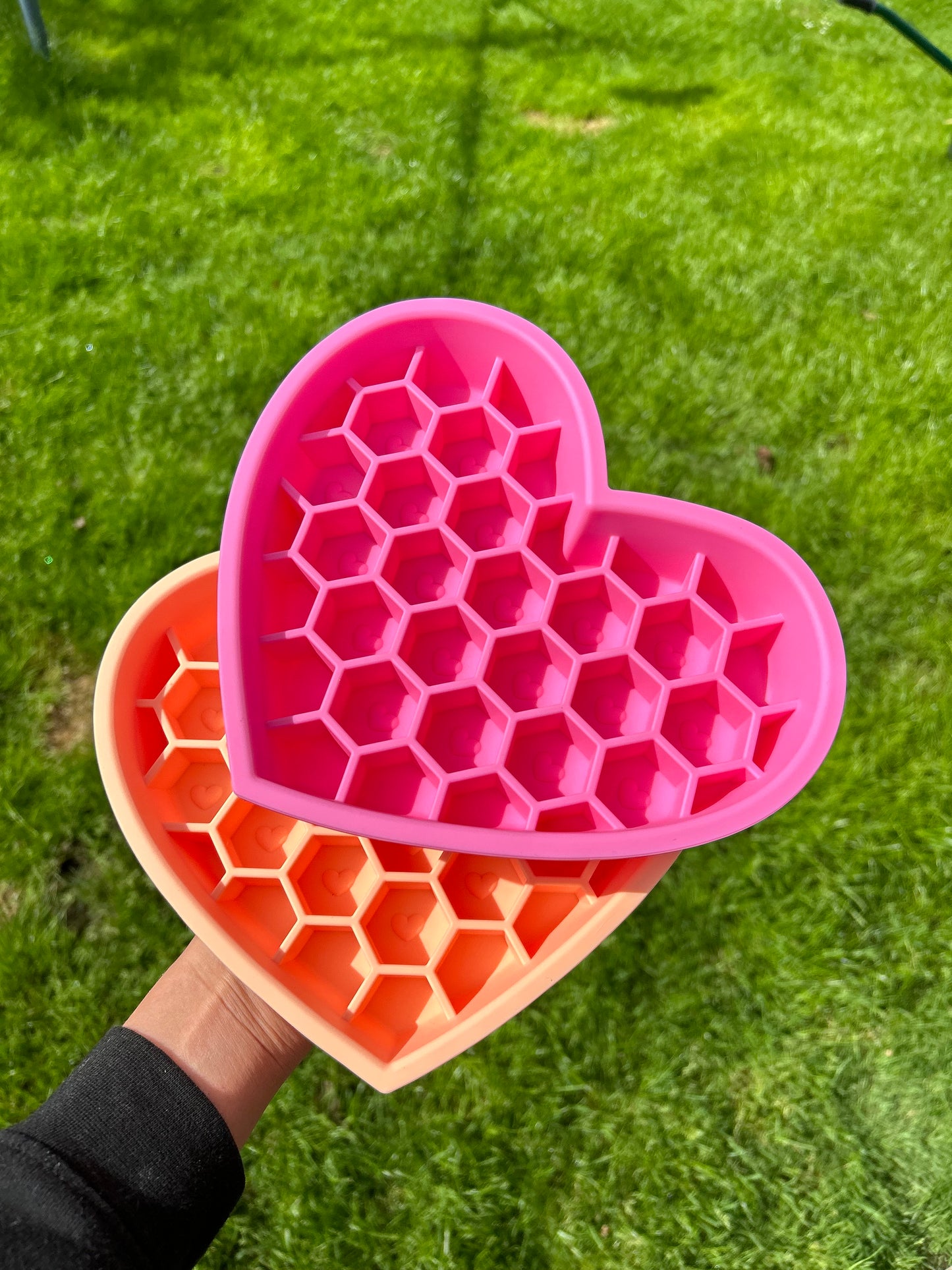 Heart bowl feeder