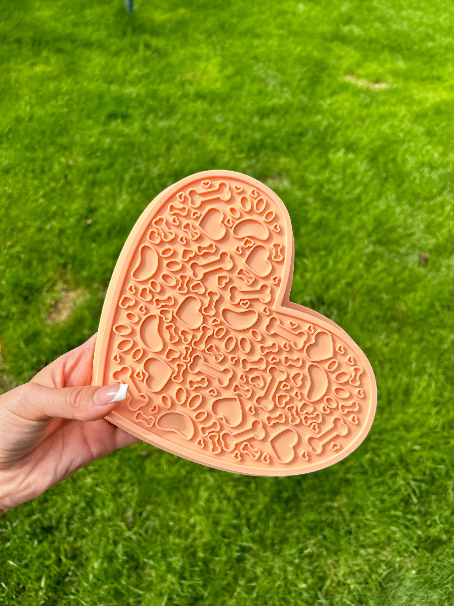 Heart bowl feeder