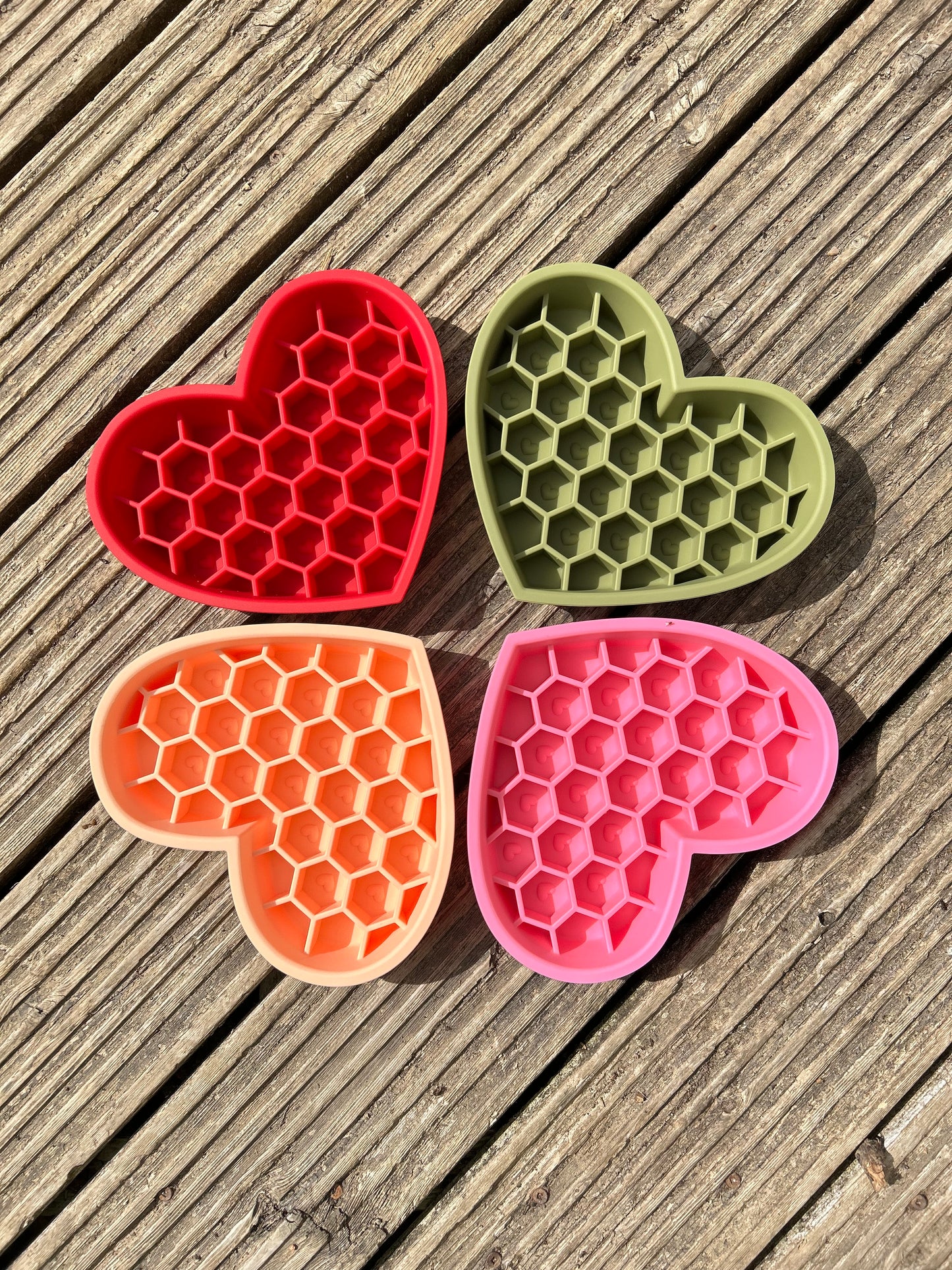 Heart bowl feeder